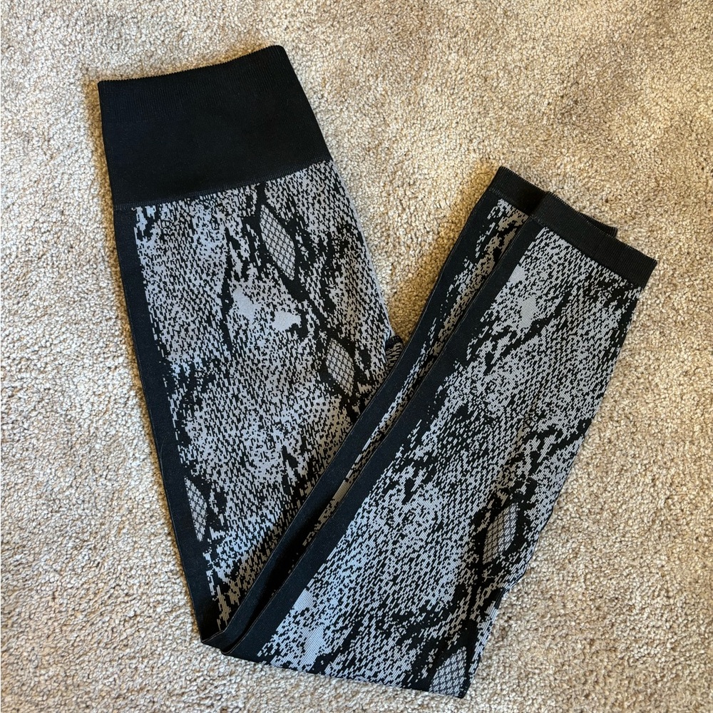 Fabletics leggings, Size S, Snake Skin patern, black and gray.